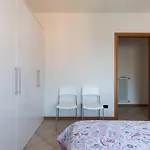 Modern With Pool Apartment *
