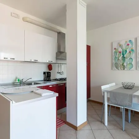 Modern With Pool דירה *