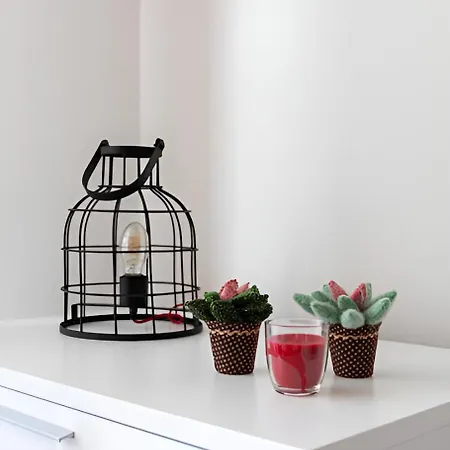 Modern With Pool דירה