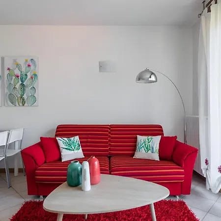 Modern With Pool דירה *