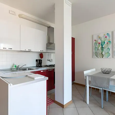 Modern With Pool דירה